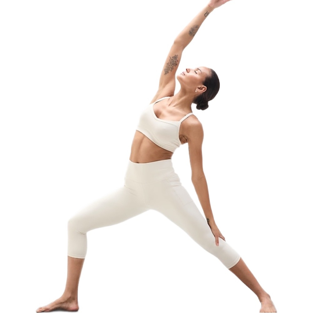 ATHLETA Salutation Stash High Rise Capri Legging Cream White Medium Petite